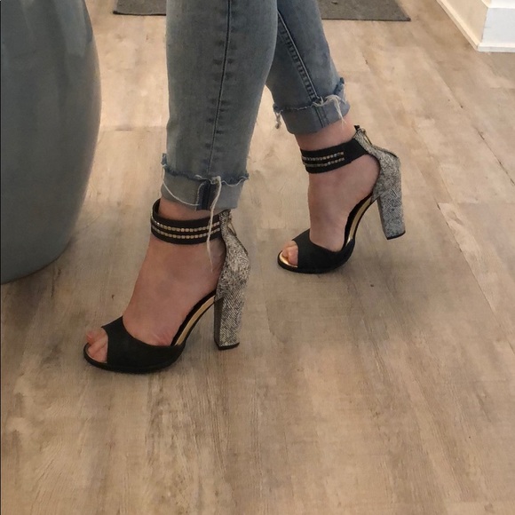 SPRING - Two-toned heels with gold details - Picture 2 of 6